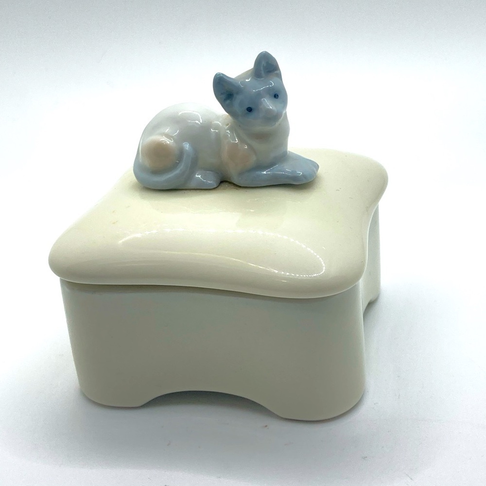 Vtg Takahashi Japan Ceramic Kitty Cat Trinket Box & Lid 3.3” x 3.3” - 1” Depth